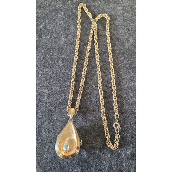 Vintage Clinton Gold Tone Tear Drop Pendant Necklace Clock 17 Jewels in working - Picture 2 of 5